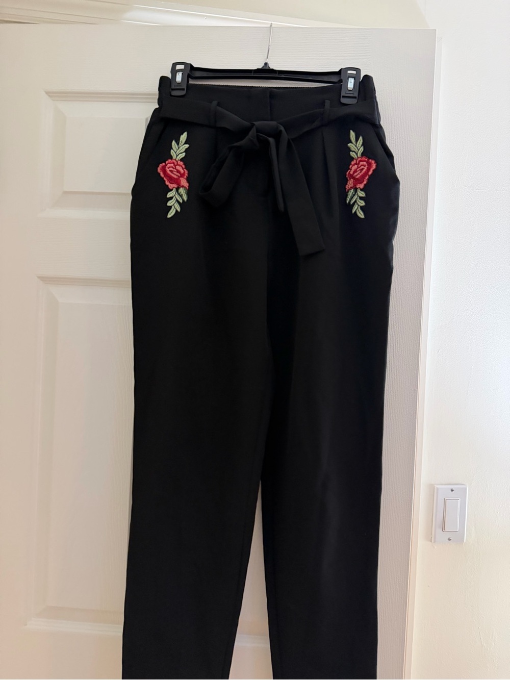 Urban Heritage Black Cropped Tie-Waist Pants with Rose Embroidery